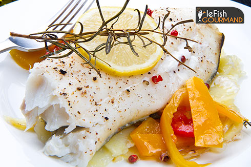Filets de Merlu avec peau cuisiné au four aux baies et au romarin lefishgourmand